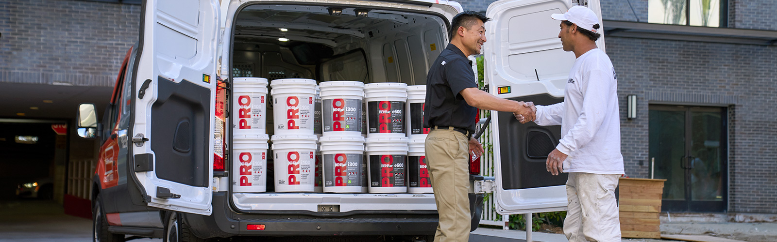 Image of a Behr Pro Rep shaking hands with a Pro Contractor